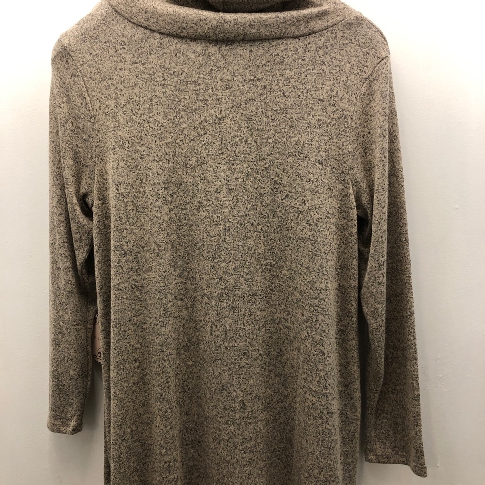 New top - Picture 2 of 5